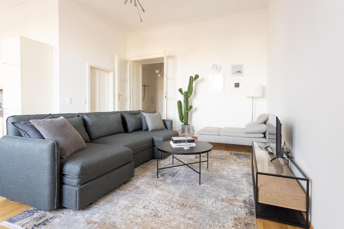 Franz 25 - Typical Viennese In The Heart Of Apartment