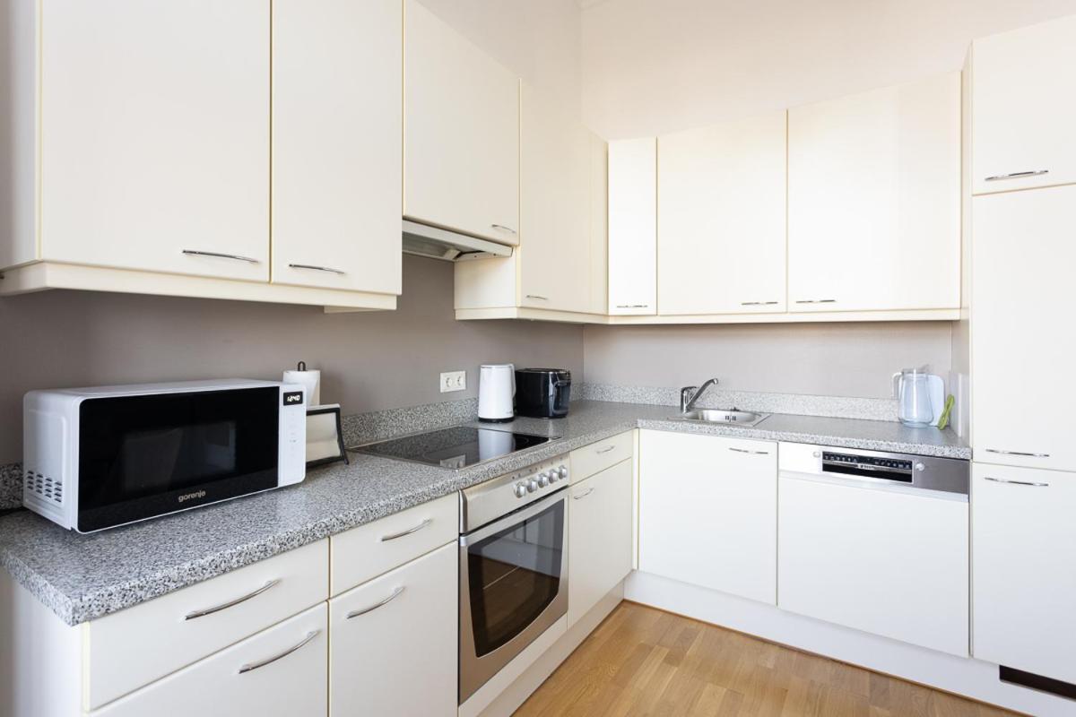Franz 25 - Typical Viennese In The Heart Of Apartment